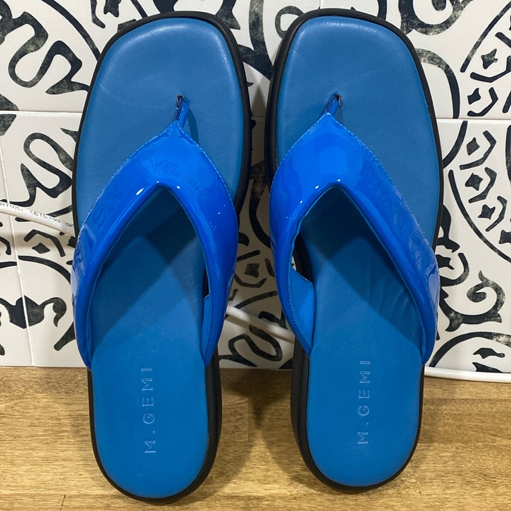 M. Gemí The Rosella Patent Leather Thong Sandals in Blue - Picture 3 of 13